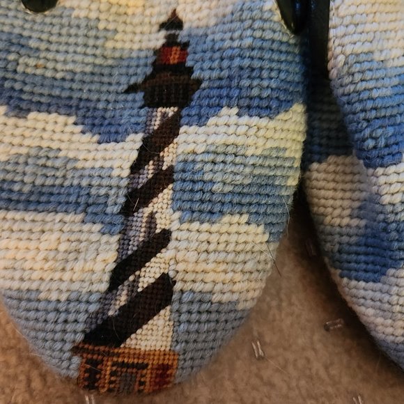 Lighthouse embroidery slides, Size 9-9.5 - Picture 3 of 4